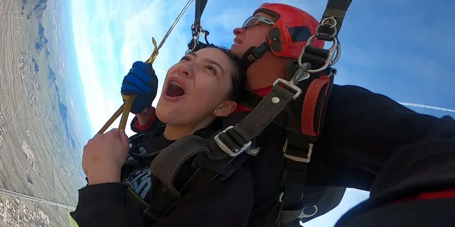 Phoenix Tandem Skydiving Experience - Image 3