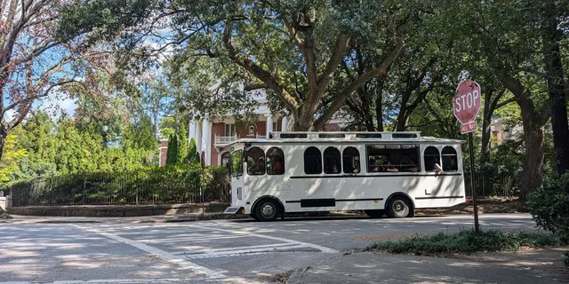 Atlanta Sightseeing Trolley Tour 90 Min - Image 1