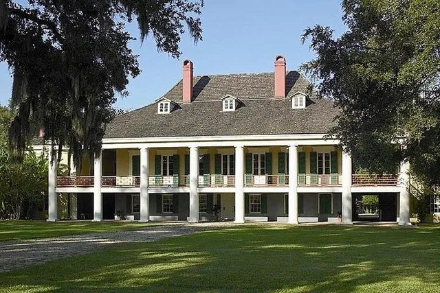New Orleans Plantation and Swamp Boat Tour - Image 1