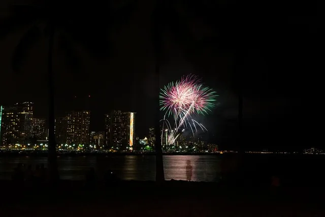 Waikiki Fireworks Dinner Cruise - Image 5