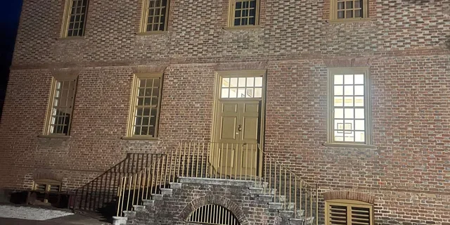 Williamsburg Night Ghost Tour with Paranormal Equipment - Image 5