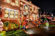 Brooklyn Dyker Heights Christmas Lights Tour thumbnail 6