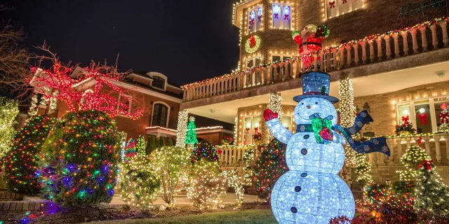 New York Dyker Heights Christmas Lights Tour - Image 1