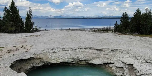 Bozeman Yellowstone and Grand Teton National Park Tour - Image 4