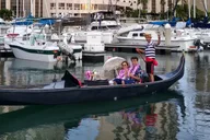 Waikiki Gondola Cruise with Drinks & Pastries 1 hr thumbnail 3