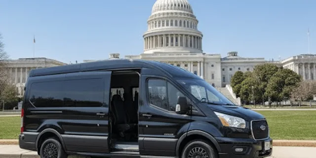 Washington DC Monuments Minibus Tour - Image 2