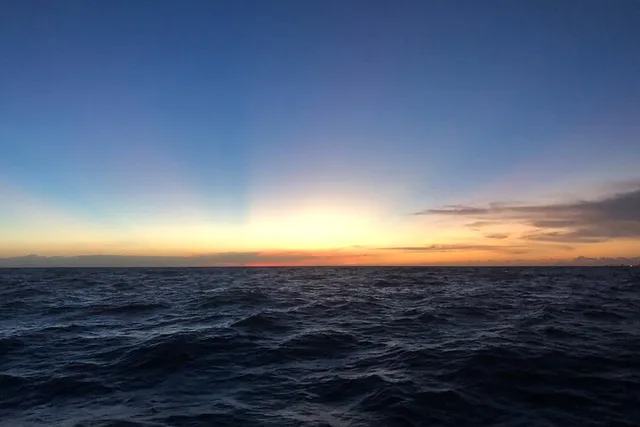 Waikiki Boat Cruise at Sunset 90 min - Image 4