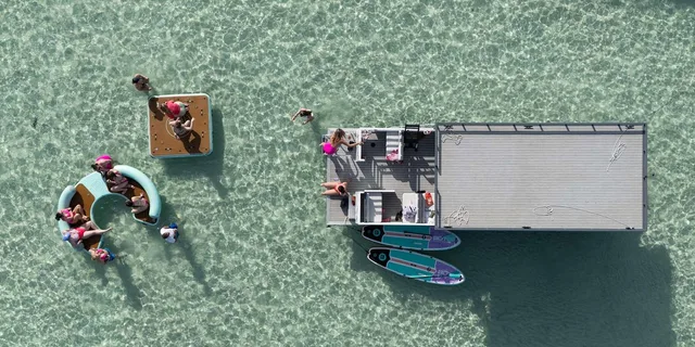 Destin Crab Island Tiki Boat Tour 3 hr - Image 1