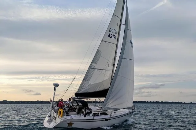 Racine Sailing Adventure on Lake Michigan 2 hr - Image 3