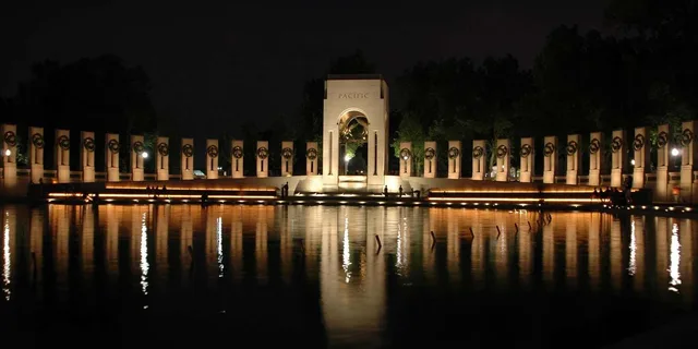 Washington, D.C. Monuments & Memorials Night Walking Tour - Image 3