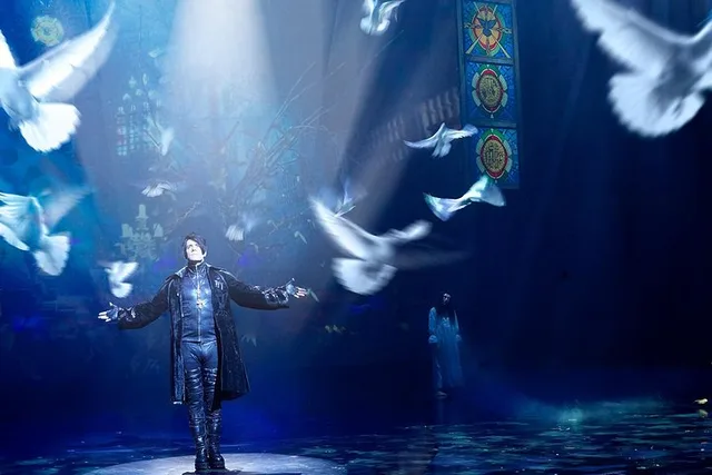 Las Vegas Criss Angel MINDFREAK Show - Image 3