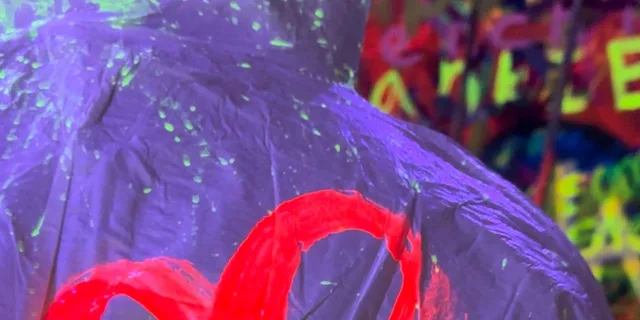 New York Paint Therapy Experience in Neon Light - Image 5