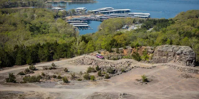Branson Jeep Tour of Table Rock Lake and Baird Mountain - Image 4