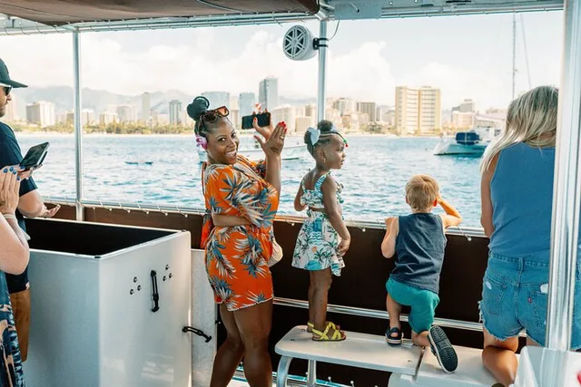 Waikiki Glass Bottom Boat Tour - Image 5