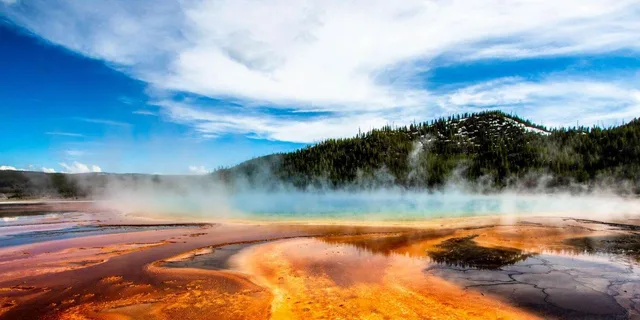 Salt Lake City to Yellowstone and Grand Teton 6-Day Tour - Image 1