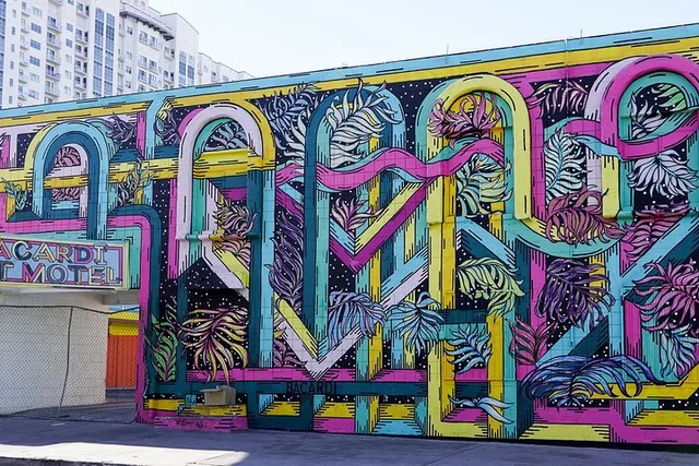Las Vegas Street Art and Architecture Photo Tour - Image 2