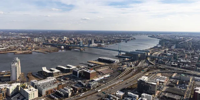 Philadelphia Helicopter Tour Over City and River - Image 6
