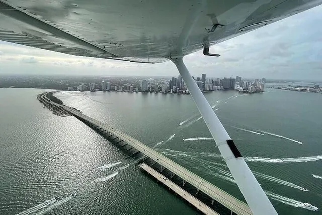 Miami Romantic Air Tour with Champagne 60 Min - Image 4