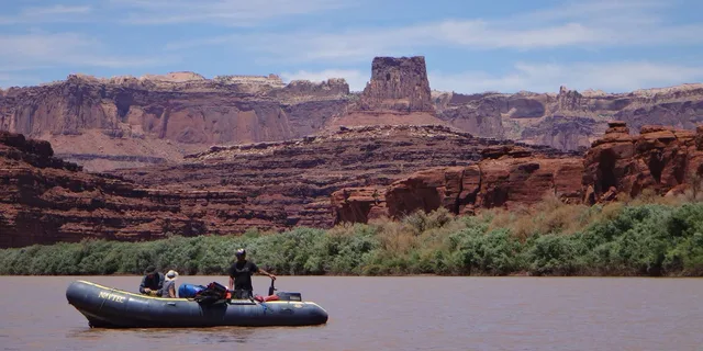 Moab Calm Water Cruise on Colorado River - Image 4