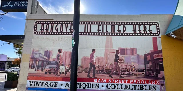 Las Vegas Downtown Walking Tour in French - Image 2