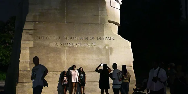 Washington DC Night Monuments Bus Tour - Image 3