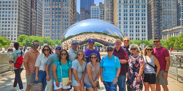 Chicago Walking Tour with Free Bike or Kayak Rental - Image 1