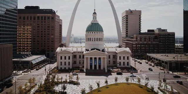 St. Louis Walking Tour of Fascinating History 2 hr - Image 3