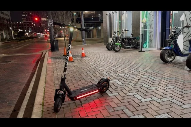 Dallas Sightseeing Self-Guided E-Scooter Tour - Image 3