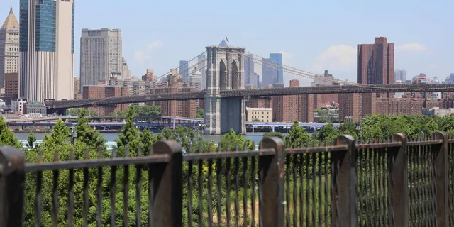 New York City Brooklyn Bridge Bike Tour 2 hr - Image 3