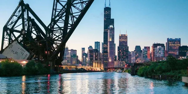 Chicago Night Driving Tour with Skydeck and River Cruise - Image 5
