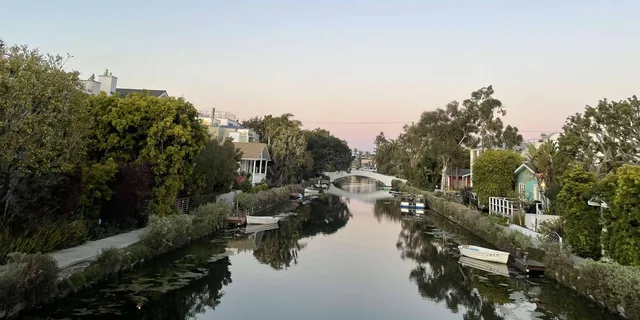 Venice Beach Walking Tour of the Canals - Image 1