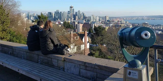 Seattle Scenic Bus Tour with Ballard Locks - Image 5