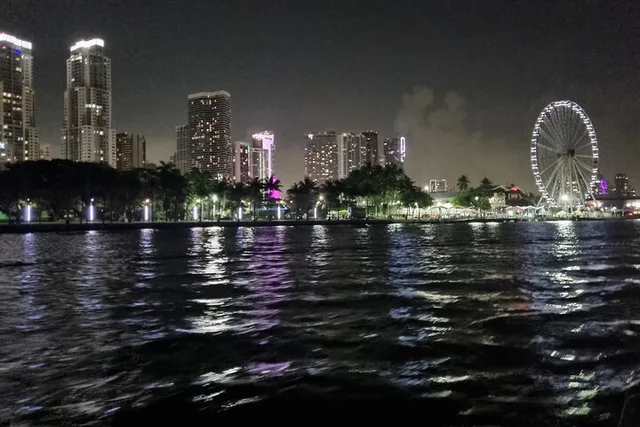 Miami Night Skyline Private Boat Tour 2 hr - Image 2