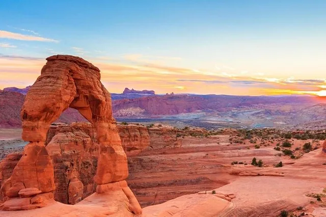 Moab 4x4 Tour with Delicate Arch Hike 4 hr - Image 3