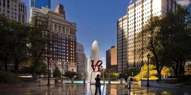 Philadelphia Open-Top Nighttime Bus Tour 1 hr 15 min - Image 5
