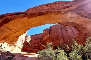 Moab 4x4 Off-Road Canyons and Hidden Arches Hike