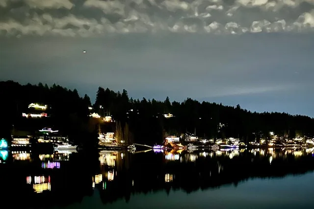 Gig Harbor Christmas Lighted Boat Cruise 90 min - Image 5