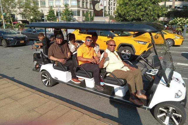 New York Sightseeing Tour in a Golf Cart - Image 2