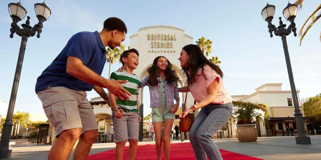 Los Angeles Universal Studios and Hop-on Hop-off Tour - Image 4