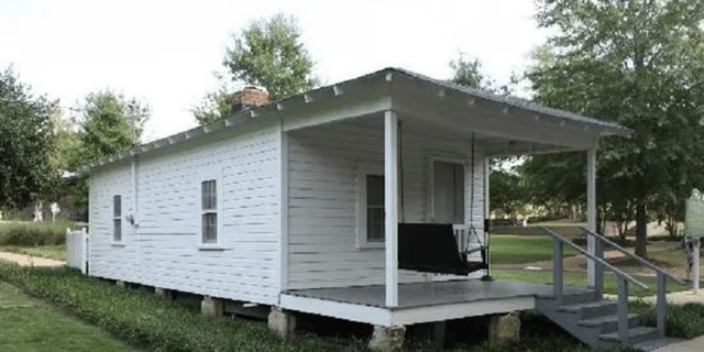 Tupelo Elvis Presley Birthplace Tour from Memphis - Image 3
