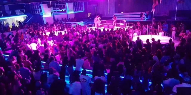 Miami Hip Hop Experience: Party Bus & Nightclub - Image 6