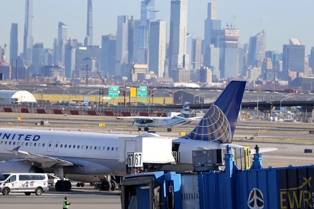 Newark Airport Private Roundtrip Transfer - Image 1
