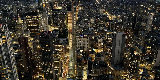 New York 5th Avenue Stroll and Empire State Sunset - Image 1