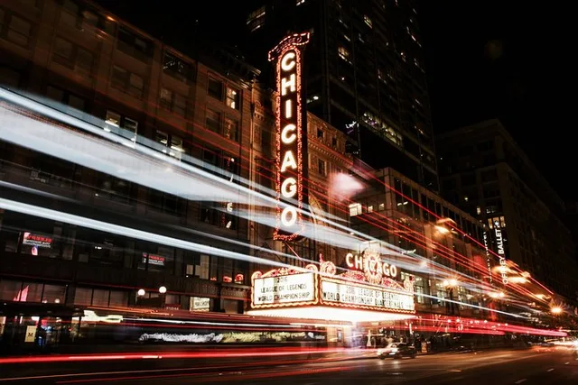 Chicago Walking Tour: Love Stories & Landmarks 2 hr - Image 5