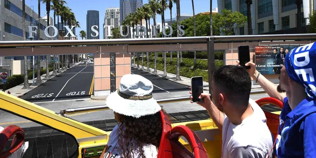 Los Angeles Hop-On Hop-Off Bus Tour - Image 3