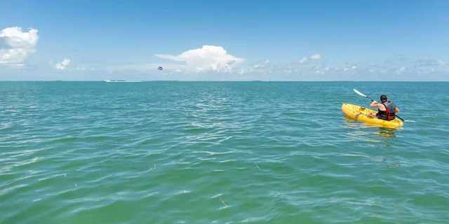 Key West Beach Pass with Parasailing - Image 3