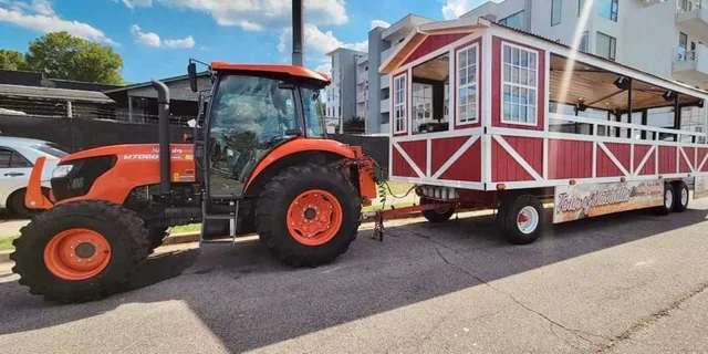Nashville Hayride Tractor Sightseeing Tour 2 hr - Image 1