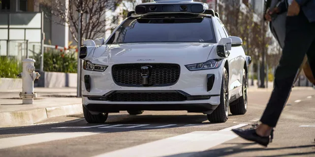Los Angeles Self-Driving Car Experience - Image 1