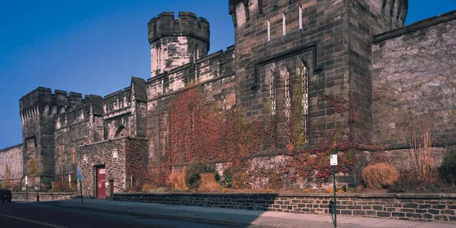 Philadelphia Bus Tour with Penitentiary and Betsy Ross House - Image 4