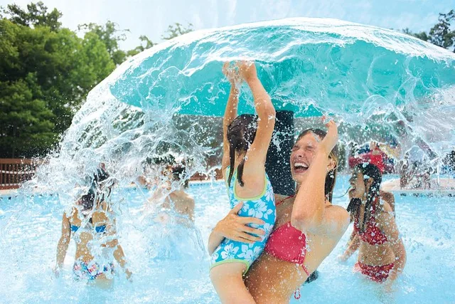 Williamsburg Water Park Ticket - Image 4